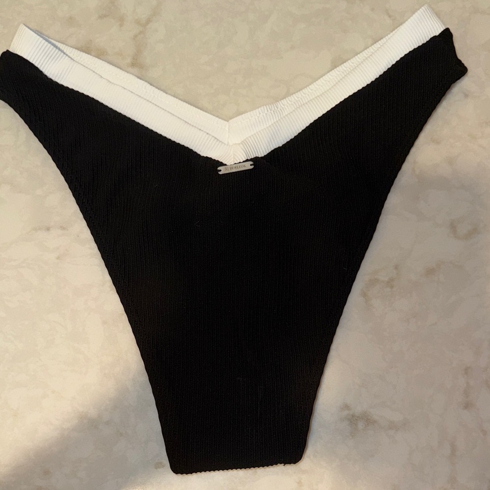 Contrast Trim V-Cut Bikini Bottom - Picture 6 of 7